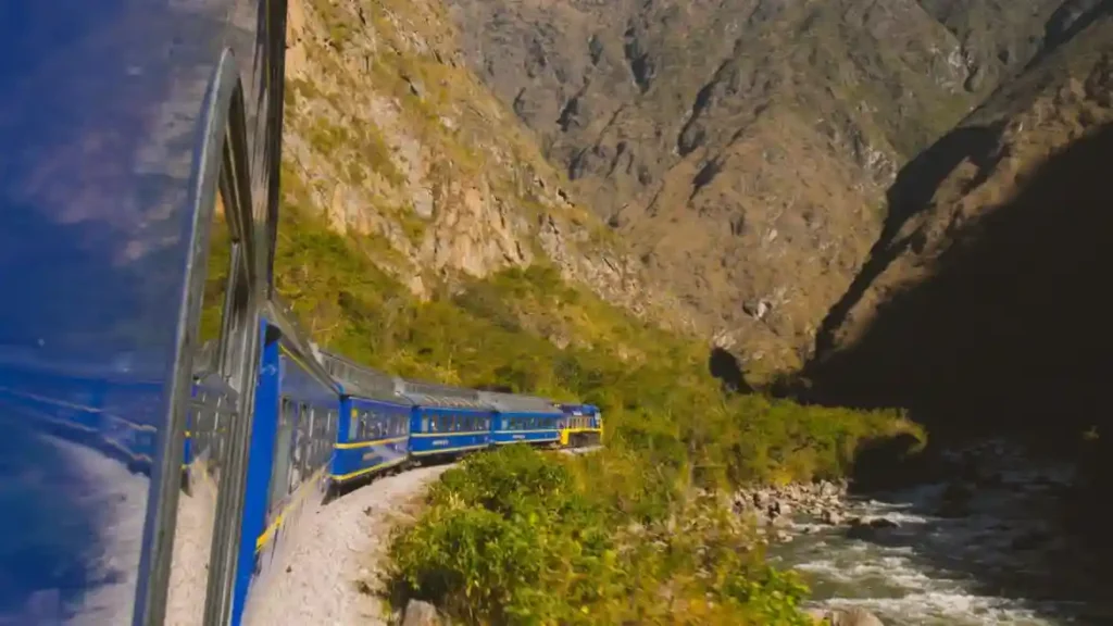 How-long-is-the-walk-to-Machu-Picchu-from-the-train