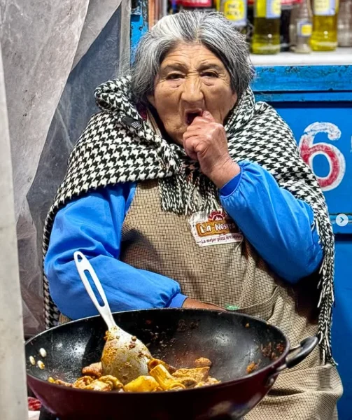 woman cooking food from Puno