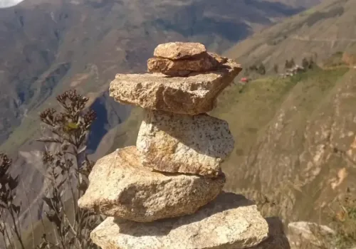 rocks along the trail to Choquequirao