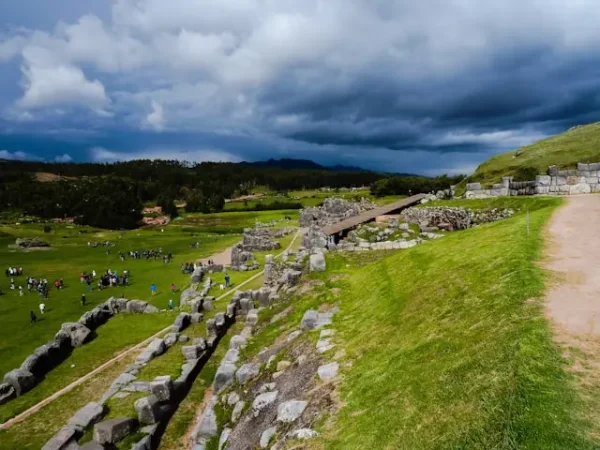 Por qué la Fortaleza de Sacsayhuaman es una visita obligada para todo viajero